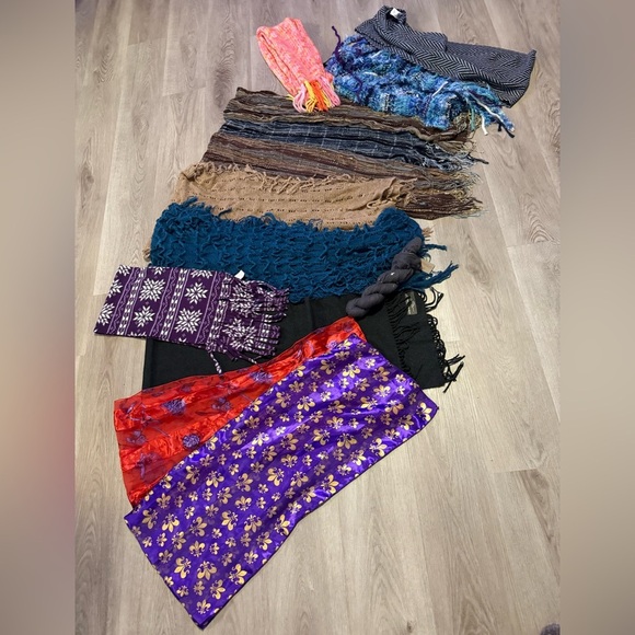 Bundle of 13 assorted Women’s scarves - Picture 1 of 5